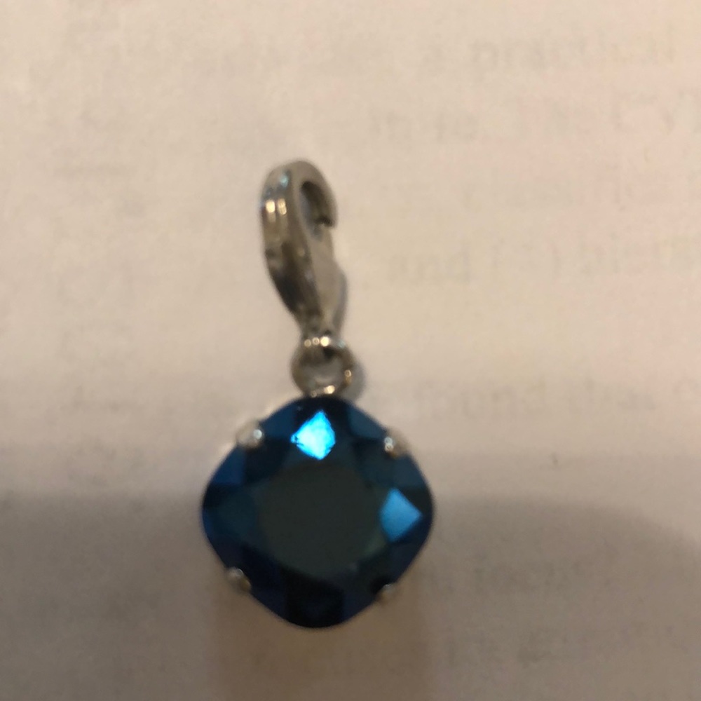 Pendent - Picture 3 of 3